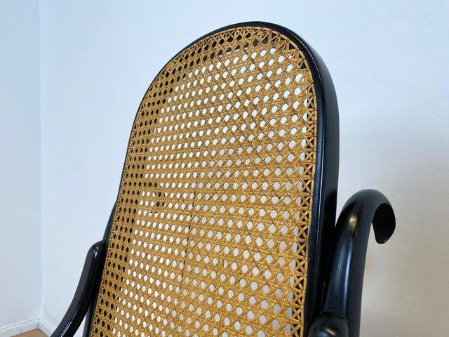 WMK # The Original! Famous and very well-preserved rocking chair Model 14 by Thonet with bentwood frame and Viennese wickerwork # Rocking armchair, reading chair, relaxation chair, vintage
