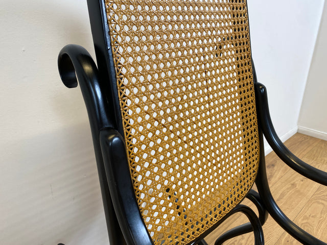 WMK # The Original! Famous and very well-preserved rocking chair Model 14 by Thonet with bentwood frame and Viennese wickerwork # Rocking armchair, reading chair, relaxation chair, vintage