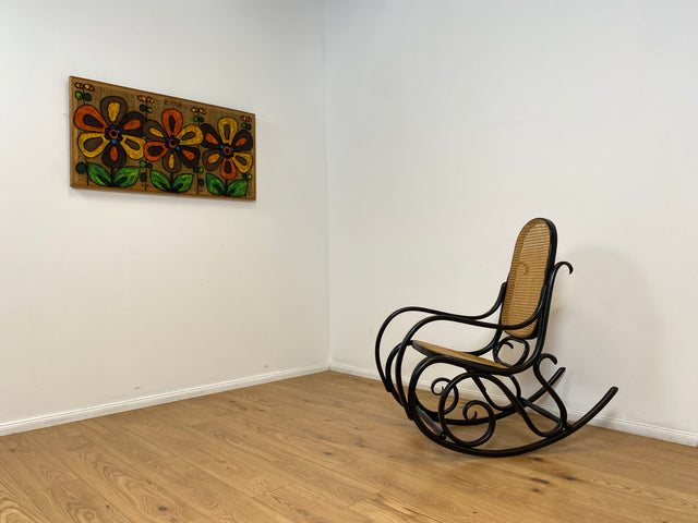 WMK # The Original! Famous and very well-preserved rocking chair Model 14 by Thonet with bentwood frame and Viennese wickerwork # Rocking armchair, reading chair, relaxation chair, vintage