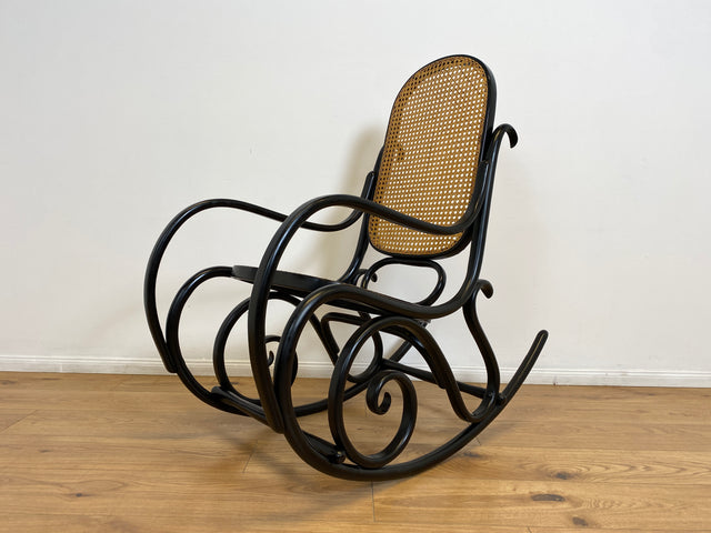 WMK # The Original! Famous and very well-preserved rocking chair Model 14 by Thonet with bentwood frame and Viennese wickerwork # Rocking armchair, reading chair, relaxation chair, vintage