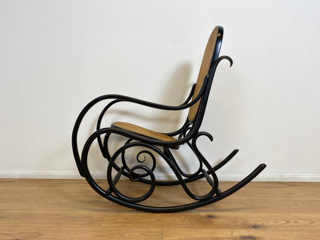 WMK # The Original! Famous and very well-preserved rocking chair Model 14 by Thonet with bentwood frame and Viennese wickerwork # Rocking armchair, reading chair, relaxation chair, vintage