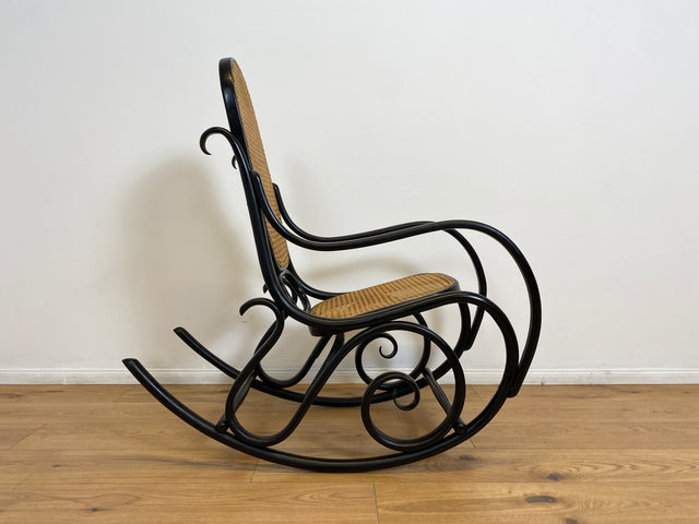 WMK # The Original! Famous and very well-preserved rocking chair Model 14 by Thonet with bentwood frame and Viennese wickerwork # Rocking armchair, reading chair, relaxation chair, vintage