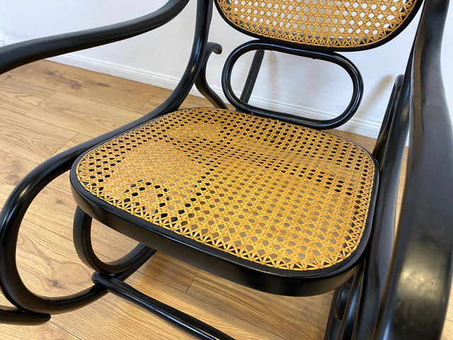 WMK # The Original! Famous and very well-preserved rocking chair Model 14 by Thonet with bentwood frame and Viennese wickerwork # Rocking armchair, reading chair, relaxation chair, vintage