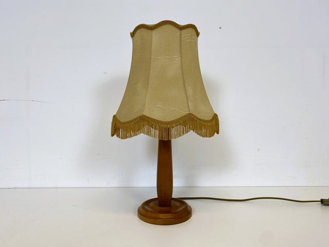 WMK # Hübsche und gut erhaltene Retro Tischlampe im antiken Stil mit schönem Lampenfuß aus Holz, Kunstleder Lampenschirm & Fransen # Lampe Tischleuchte Leuchte Leselampe Schreibtischlampe Lamp Vintage
