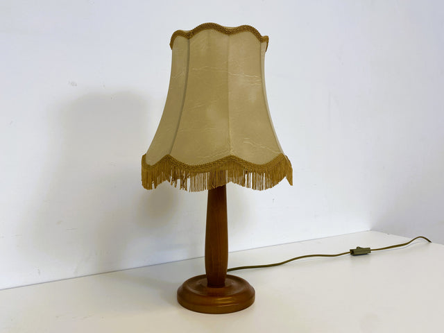 WMK # Hübsche und gut erhaltene Retro Tischlampe im antiken Stil mit schönem Lampenfuß aus Holz, Kunstleder Lampenschirm & Fransen # Lampe Tischleuchte Leuchte Leselampe Schreibtischlampe Lamp Vintage