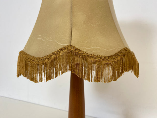 WMK # Hübsche und gut erhaltene Retro Tischlampe im antiken Stil mit schönem Lampenfuß aus Holz, Kunstleder Lampenschirm & Fransen # Lampe Tischleuchte Leuchte Leselampe Schreibtischlampe Lamp Vintage