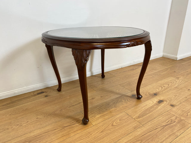 WMK # Wunderschöner und sehr gut erhaltener runder 60er Jahre Chippendale Couchtisch mit Glasplatte und feinem Wiener Sonnengeflecht # Wohnzimmertisch Glastisch Coffee Table Geflecht Vintage Stilmöbel