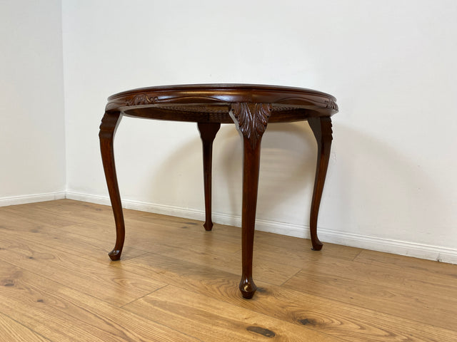 WMK # Wunderschöner und sehr gut erhaltener runder 60er Jahre Chippendale Couchtisch mit Glasplatte und feinem Wiener Sonnengeflecht # Wohnzimmertisch Glastisch Coffee Table Geflecht Vintage Stilmöbel