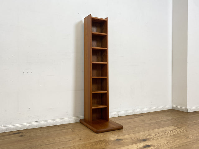 WMK I Hochwertiges schmales skandinavisches Standregal aus Teakholz I kleines Regal Bücherregal Holzregal Aufbewahrung Organizer CD Beistelltisch Danish Design Vintage Teak Berlin Dortmund Regensburg