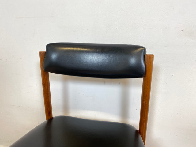 WMK I Set aus 4 stilvollen skandinavischen Designer Stühlen von Erik Buck aus Teakholz mit schwarzem Kunst Leder Bezug I Esszimmerstühle Küchenstühle Holzstühle Chairs Danish Design Vintage Skai Teak