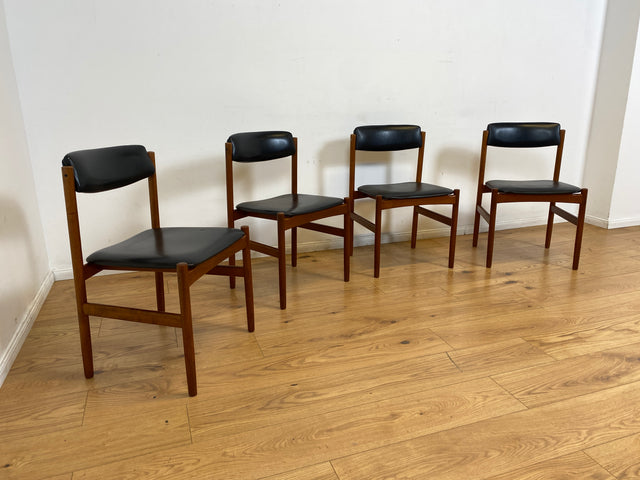 WMK I Set aus 4 stilvollen skandinavischen Designer Stühlen von Erik Buck aus Teakholz mit schwarzem Kunst Leder Bezug I Esszimmerstühle Küchenstühle Holzstühle Chairs Danish Design Vintage Skai Teak