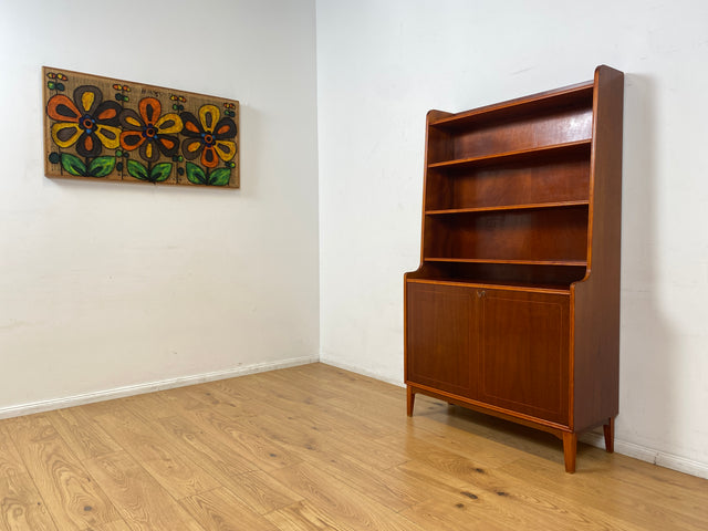 WMK I Hochwertiger skandinavische Mid-Century Bücherschrank aus vollem Holz mit verstellbaren Regalböden und Schubladen I Regal Bücherregal Holzregal Highboard Kommode Vintage Berlin Hannover München
