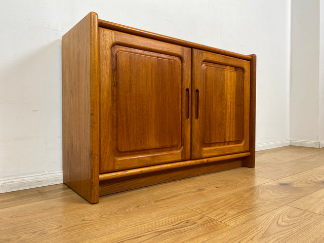 WMK I Stilvolle & gut erhaltene skandinavische Mid-Century Kommode aus vollem Holz in Teak I Schrank Sideboard Schuhschrank Wäschekommode Vintage 60er 70er Danish Design Teakholz München Hamburg Kiel