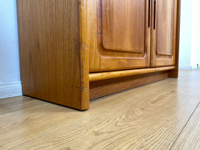 WMK I Stilvolle & gut erhaltene skandinavische Mid-Century Kommode aus vollem Holz in Teak I Schrank Sideboard Schuhschrank Wäschekommode Vintage 60er 70er Danish Design Teakholz München Hamburg Kiel