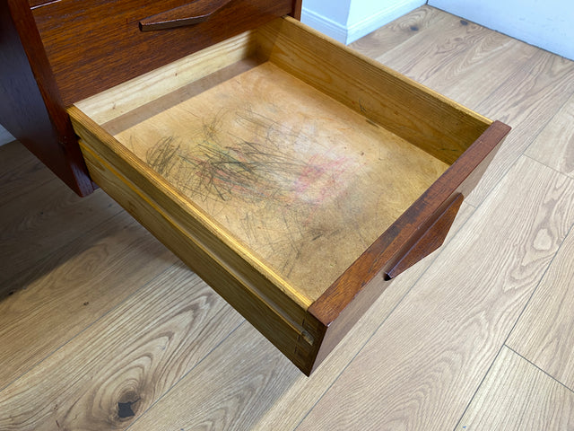 WMK I Stilvoller skandinavischer Mid-Century Schreibtisch in Teakholz , freistellend, mit Regal Rückseite I Desk Cheftisch Bürotisch Bureau Danish Design Vintage 50er 60er Teak Berlin Hamburg München