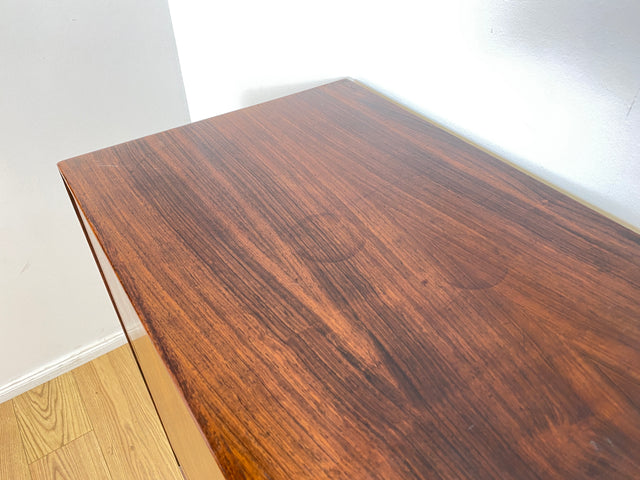 WMK Hochwertiges skandinavisches Mid-Century Highboard aus vollem Holz im seltenem Rio Palisander mit Schiebetüren und Schubladen I Sideboard Schrank Cabinet Danish Design 60er Rosewood Berlin Hamburg