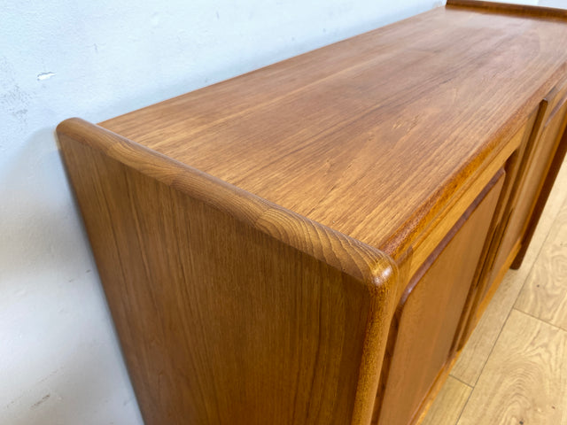 WMK I Stilvolle & gut erhaltene skandinavische Mid-Century Kommode aus vollem Holz in Teak I Schrank Sideboard Schuhschrank Wäschekommode Vintage 60er 70er Danish Design Teakholz München Hamburg Kiel