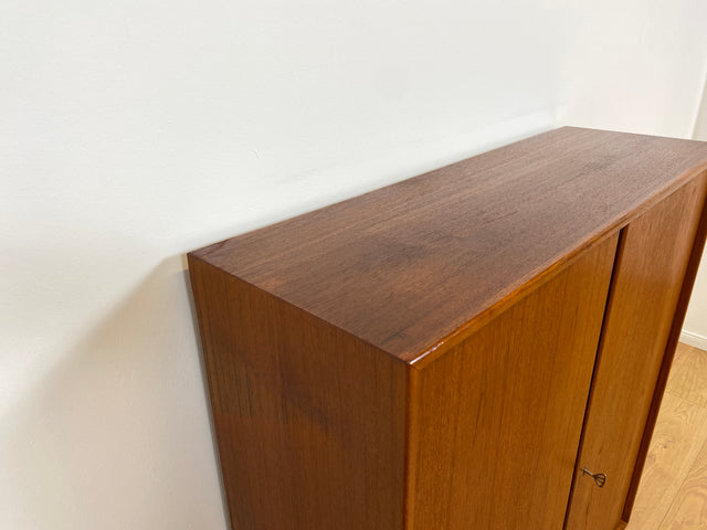 WMK # Stilvolles skandinavisches Highboard in Teakholz auf neuen Metallfüßen # Kommode Sideboard Bücherschrank Wäschekommode Wäscheschrank Schuhschrank Danish Design Mid-Century Vintage Upcycling Teak