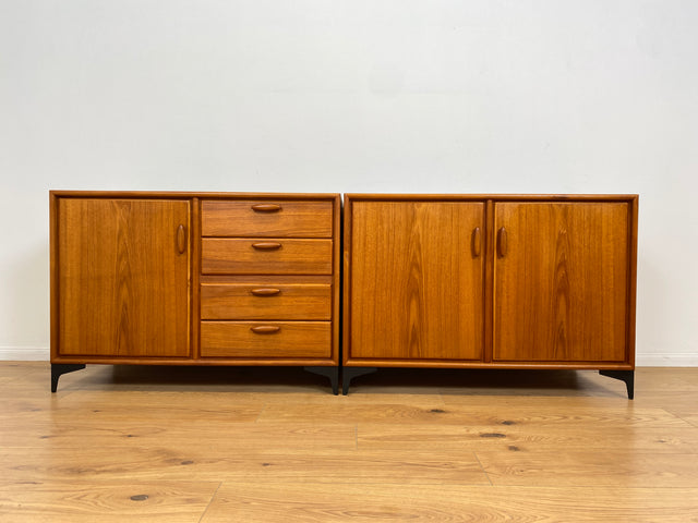 WMK # Zeitlos schöne Kommode aus skandinavischem Möbelkorpus in Teakholz auf neuen Metallfüßen # Sideboard Schuhschrank Wäschekommode TV-Bank TV-Lowboard Danish Design Mid-Century Vintage Hairpin Teak