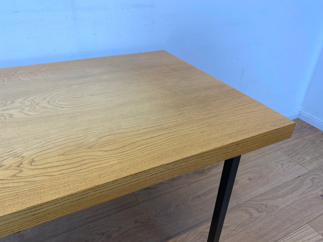 WMK I Minimalistischer Salontisch von VEB Hellerau aus 1966 in Sen Esche auf schwarzen Metallfüßen I Tisch Esstisch Couchtisch Küchentisch DDR Mid-Century Industrie Design 70er Berlin Leipzig Dresden