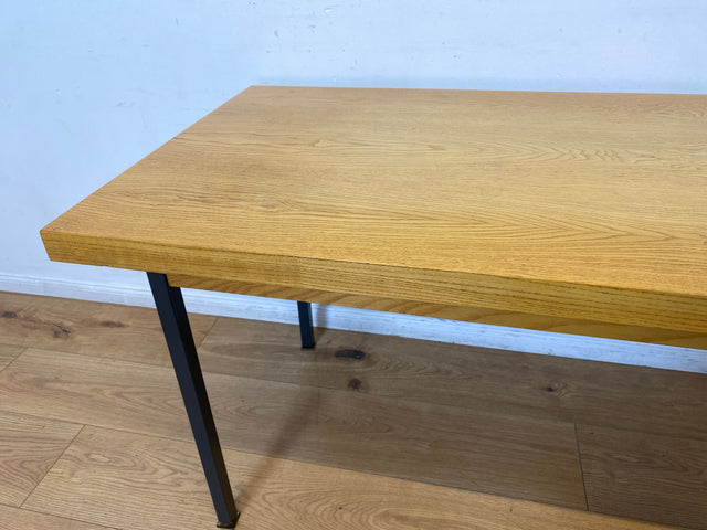 WMK I Minimalistischer Salontisch von VEB Hellerau aus 1966 in Sen Esche auf schwarzen Metallfüßen I Tisch Esstisch Couchtisch Küchentisch DDR Mid-Century Industrie Design 70er Berlin Leipzig Dresden