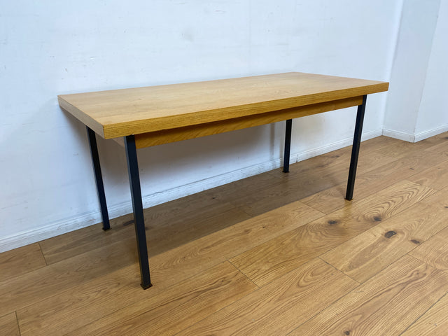 WMK I Minimalistischer Salontisch von VEB Hellerau aus 1966 in Sen Esche auf schwarzen Metallfüßen I Tisch Esstisch Couchtisch Küchentisch DDR Mid-Century Industrie Design 70er Berlin Leipzig Dresden