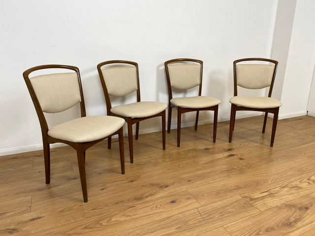 WMK # Set aus 4 formschönen, gemütlichen & sehr gut erhaltenen skandinavischen 50er Jahre Stühlen mit beigem Sitzbezug # Esszimmerstühle Küchenstühle Holzstühle Polsterstühle Mid-Century Vintage 4er