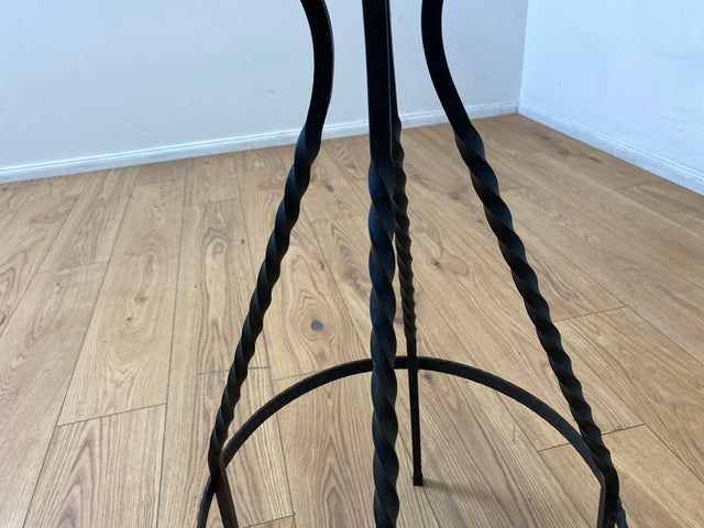 WMK I Set aus 4 sehr schönen Vintage Barhockern aus Metall mit cognacfarbenem Kunstleder Sitz I Bar Stuhl Hocker Sitzhocker Hausbar Metallhocker Lederhocker Gastro Industrial Stool Berlin Hamburg Köln