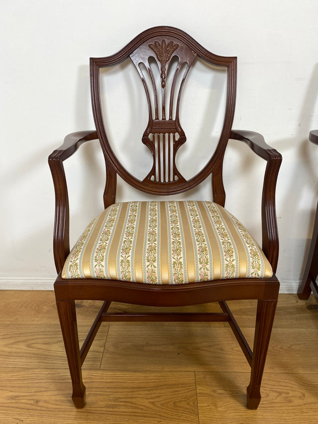 WMK I Set aus 4 eleganten Esszimmerstühlen in englischem Stil mit Armlehnen und hochwertigem Sitzbezug I Stühle Armlehnstühle Küchenstühle Holzstühle Regency Empire Vintage Möbel Berlin Leipzig Bremen