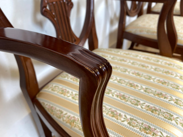 WMK I Set aus 4 eleganten Esszimmerstühlen in englischem Stil mit Armlehnen und hochwertigem Sitzbezug I Stühle Armlehnstühle Küchenstühle Holzstühle Regency Empire Vintage Möbel Berlin Leipzig Bremen