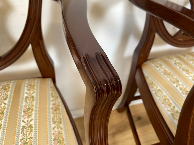 WMK I Set aus 4 eleganten Esszimmerstühlen in englischem Stil mit Armlehnen und hochwertigem Sitzbezug I Stühle Armlehnstühle Küchenstühle Holzstühle Regency Empire Vintage Möbel Berlin Leipzig Bremen