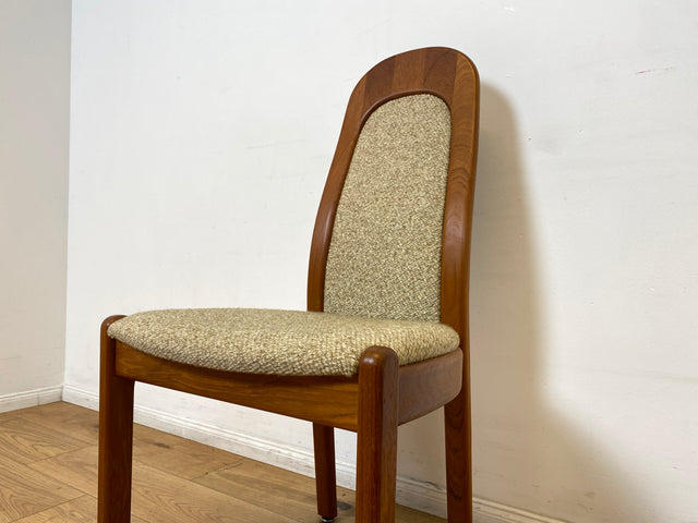 WMK I Set aus 4 hochwertigen skandinavischen Designer Stühlen I Holstebro Møbelfabrik I Teakholz I naturbeiger Originalbezug I Dining Chairs Armlehnen Esszimmer Danish Design Mid-Century Vintage Teak