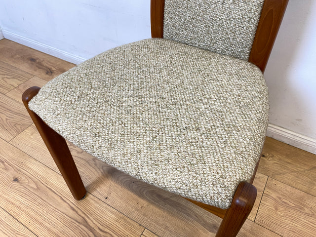 WMK I Set aus 4 hochwertigen skandinavischen Designer Stühlen I Holstebro Møbelfabrik I Teakholz I naturbeiger Originalbezug I Dining Chairs Armlehnen Esszimmer Danish Design Mid-Century Vintage Teak