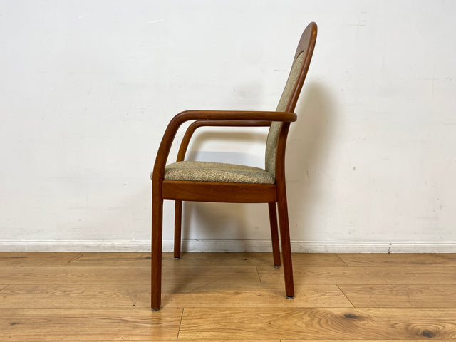 WMK I Set aus 4 hochwertigen skandinavischen Designer Stühlen I Holstebro Møbelfabrik I Teakholz I naturbeiger Originalbezug I Dining Chairs Armlehnen Esszimmer Danish Design Mid-Century Vintage Teak