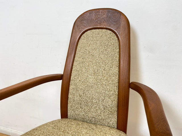 WMK I Set aus 4 hochwertigen skandinavischen Designer Stühlen I Holstebro Møbelfabrik I Teakholz I naturbeiger Originalbezug I Dining Chairs Armlehnen Esszimmer Danish Design Mid-Century Vintage Teak