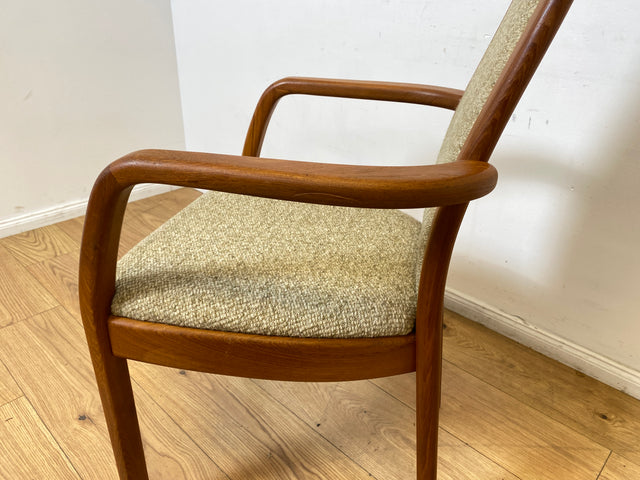 WMK I Set aus 4 hochwertigen skandinavischen Designer Stühlen I Holstebro Møbelfabrik I Teakholz I naturbeiger Originalbezug I Dining Chairs Armlehnen Esszimmer Danish Design Mid-Century Vintage Teak