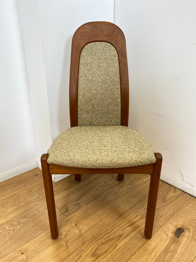 WMK I Set aus 4 hochwertigen skandinavischen Designer Stühlen I Holstebro Møbelfabrik I Teakholz I naturbeiger Originalbezug I Dining Chairs Armlehnen Esszimmer Danish Design Mid-Century Vintage Teak