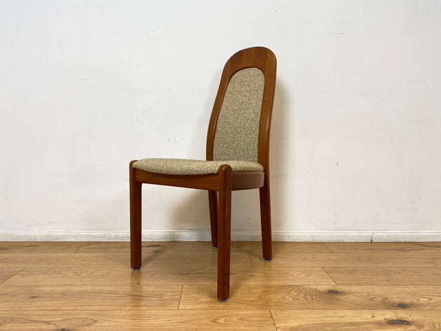 WMK I Set aus 4 hochwertigen skandinavischen Designer Stühlen I Holstebro Møbelfabrik I Teakholz I naturbeiger Originalbezug I Dining Chairs Armlehnen Esszimmer Danish Design Mid-Century Vintage Teak