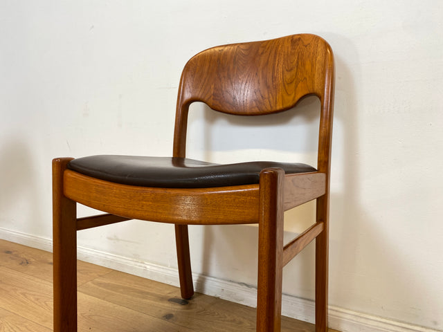 WMK # Set aus 4 stilvollen skandinavischen Mid-Century Stühlen aus massivem Teakholz mit braunem Skai Bezug mit Patina # Esszimmerstühle Küchenstühle Dining Chairs Danish Design Leder Vintage Teak