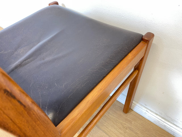WMK # Set aus 4 stilvollen skandinavischen Mid-Century Stühlen aus massivem Teakholz mit braunem Skai Bezug mit Patina # Esszimmerstühle Küchenstühle Dining Chairs Danish Design Leder Vintage Teak