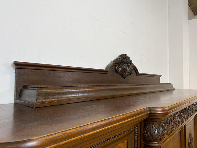 WMK I Mächtige antike Anrichte aus massiver Eiche, handverziert, mit ausziehbaren Marmor Ablage