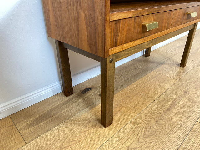 WMK # Stilvolles und sehr gut erhaltenes skandinavisches 1970er Jahre Lowboard mit Schubladen und formschönen Messinggriffen # Kommode Sideboard TV-Lowboard TV-Bank Flurkommode Space Age Vintage 60er