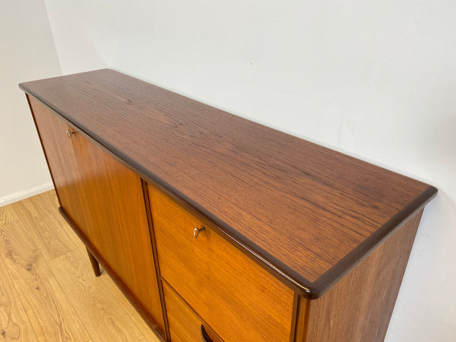 WMK # Skandinavisches Mid-Century Designer Highboard "Roseto" by Svante Skogh for Abra, Vollholz in Teak, mit Schubladen & Bar # Sideboard Schrank Barschrank Kommode Danish Design Vintage Teak 60er