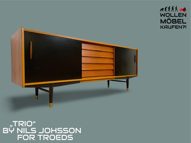 WMK # Das Design Highlight! Skandinavisches Mid-Century Designer Sideboard "Trio" von Nils Jonsson für Troedes, Vollholz in Teak, mit Schiebetüren # Kommode TV-Lowboard Danish Design Teakholz Vintage