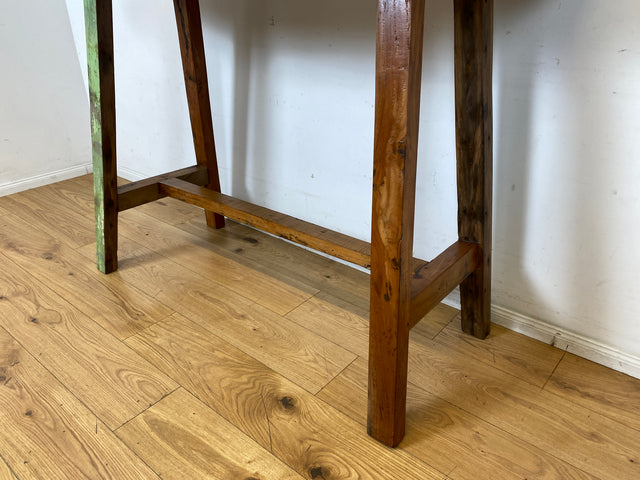 Formschöner und sehr robuster Stehtisch handgefertigt aus altem Bootsholz in Originalfarben I Teakholz massiv I in & Outdoor I Tisch Holztisch Bartisch Küchentisch Gastro Industrial Design Upcycling I