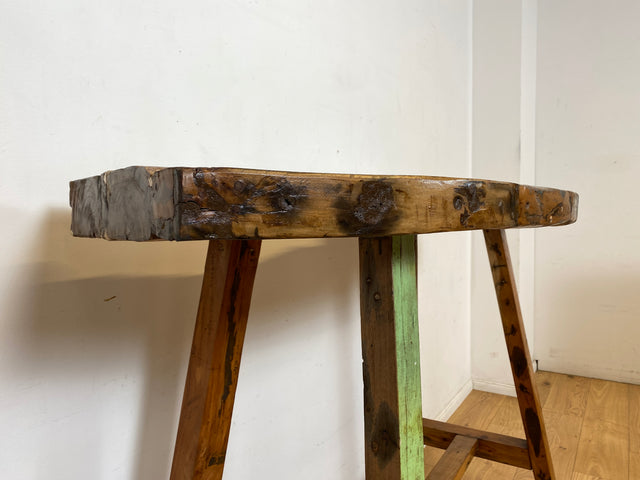 Formschöner und sehr robuster Stehtisch handgefertigt aus altem Bootsholz in Originalfarben I Teakholz massiv I in & Outdoor I Tisch Holztisch Bartisch Küchentisch Gastro Industrial Design Upcycling I