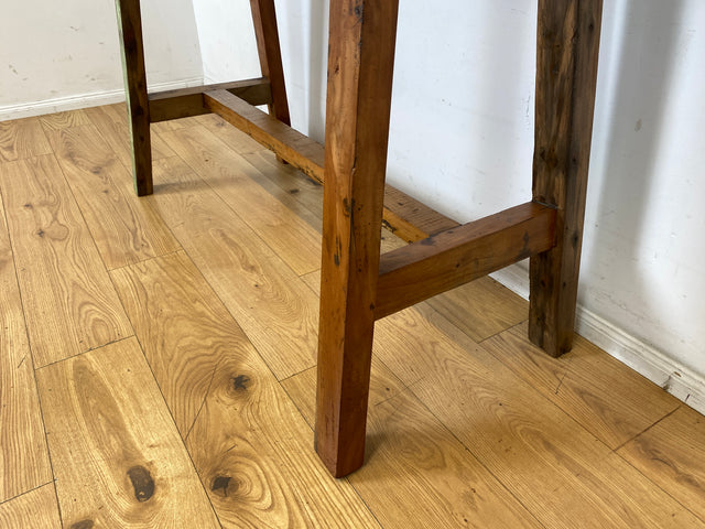 Formschöner und sehr robuster Stehtisch handgefertigt aus altem Bootsholz in Originalfarben I Teakholz massiv I in & Outdoor I Tisch Holztisch Bartisch Küchentisch Gastro Industrial Design Upcycling I