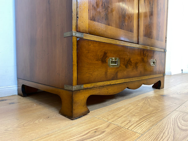 WMK # Eleganter und geräumiger Stilmöbel Kleiderschrank im englischem Stil ähnlich Harrods mit Schubladen und Messingbeschlägen # Schrank Schlafzimmerschrank Wardrobe Colonial Kennedy Military Vintage
