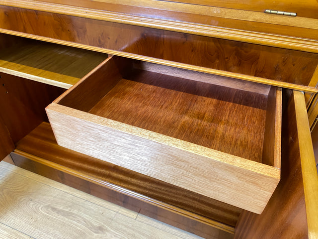 WMK I Eleganter und neuwertiger Stilmöbel Wohnzimmer Schrank im englischen gregorianischen Stil mit verspiegelter Bar I Vitrine Bücher Regal Highboard Bibliothek Regency Vintage Berlin Dresden München