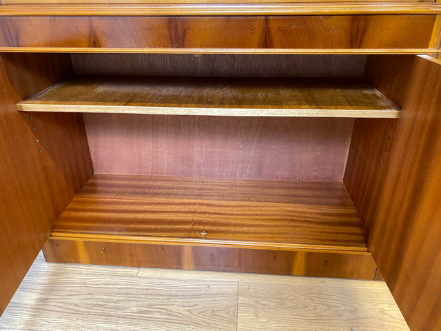 WMK I Eleganter und neuwertiger Stilmöbel Wohnzimmer Schrank im englischen gregorianischen Stil mit verspiegelter Bar I Vitrine Bücher Regal Highboard Bibliothek Regency Vintage Berlin Dresden München